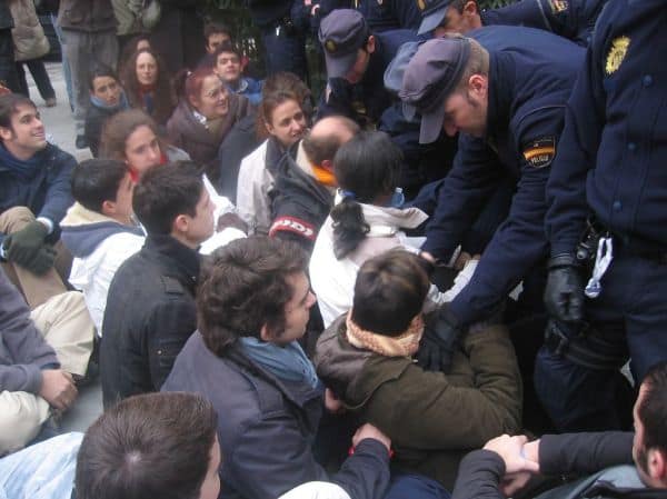 Archivbild: Die Polizei untersucht mögliche Beteiligung marokkanischer Beamter an der Einreise nach Ceuta