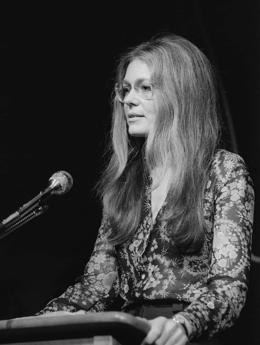 Hillary Clinton homenageia Gloria Steinem após a sua morte aos 92 anos