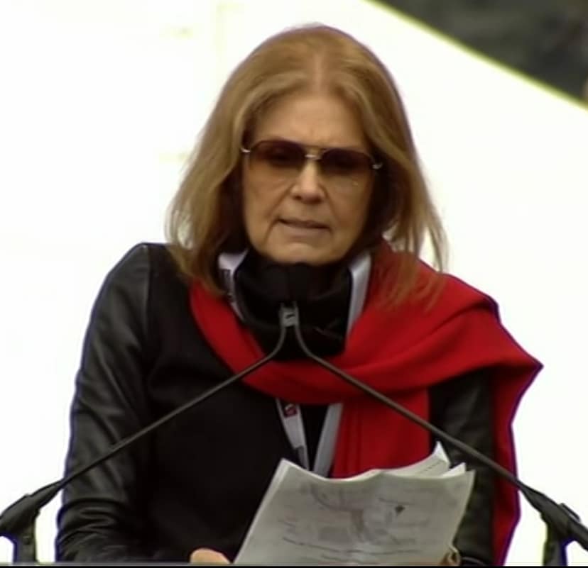 Hillary Clinton homenageia Gloria Steinem após a sua morte aos 92 anos