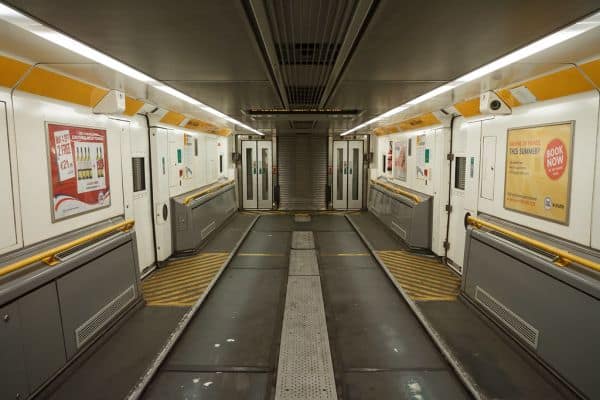 Archivbild: Neunzehn Verletzte bei Kollision zwischen Kleinbus und Güterzug am Eurotunnel