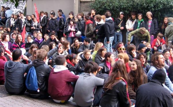 Photo d'archive: France : les manifestations étudiantes se poursuivent avec tensions et affrontements