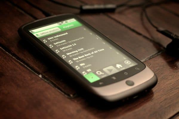 Spotify labellise des artistes IA et les exclut des recommandations