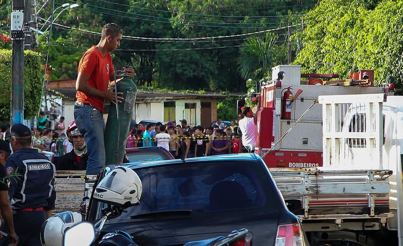Quatro bombeiros feridos em despiste de viatura em Arouca