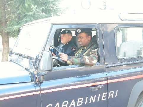 Donna multa per uso del telefono alla guida, si difende: 'Era una zucchina'