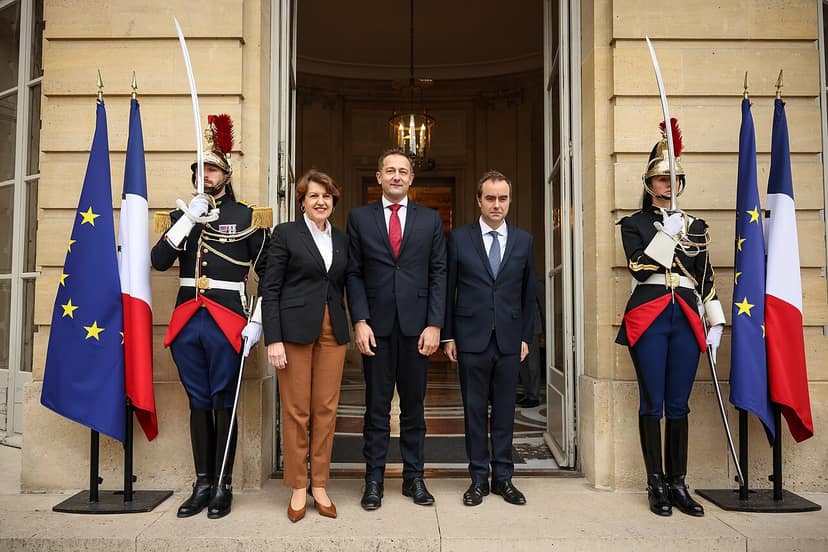 Primeiro-ministro francês vaiado durante visita à freguesia afetada de Le Porge