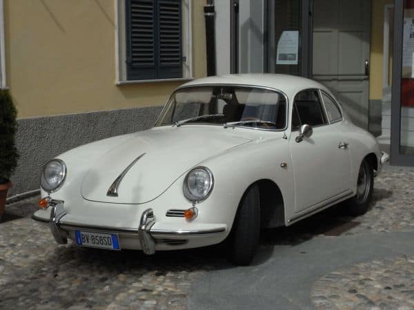 Porsche interrompe la produzione della Taycan in un contesto di crisi