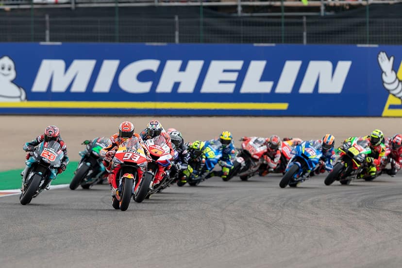 Marc Márquez gana la ‘sprint’ del GP de Aragón ante Marco Bezzecchi