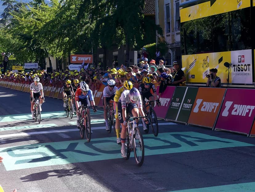 Tour de France Femmes 2026: Niewiadoma claims yellow jersey at Mont Ventoux