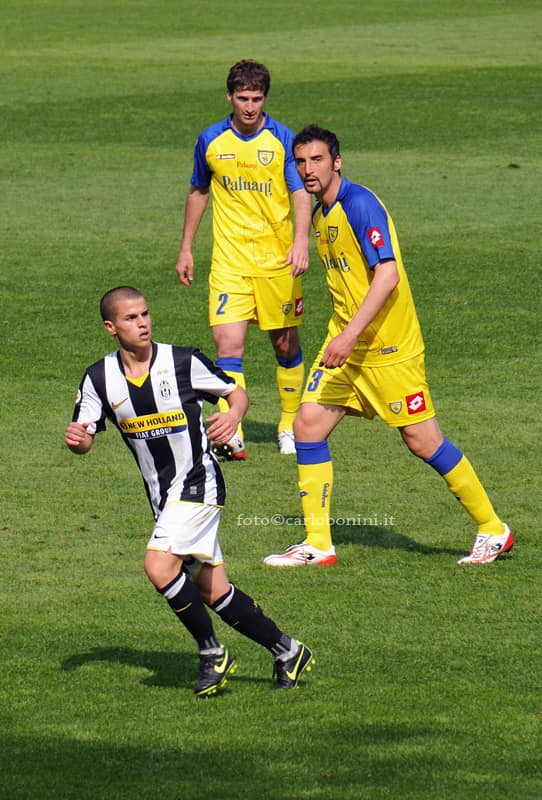 Photo d'archive: Koopmeiners aide Juventus avec une passe décisive pour un match nul contre AC Milan