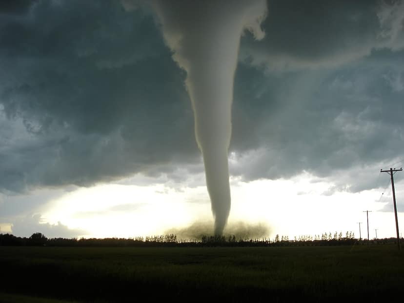 Foto d'archivio: Tornado nel sud della Francia, Aude: 26 feriti e ingenti danni