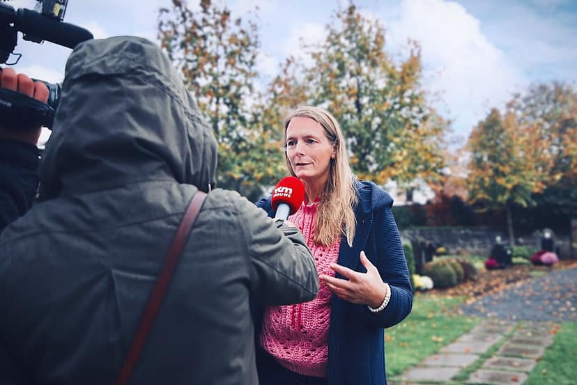 Photo d'archive: Stef Wauters passe au week-end ; Cathérine Moerkerke prend sa place