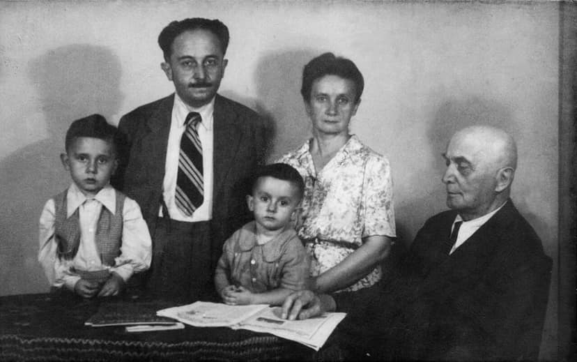 Foto de archivo: Los fiscales rumanos acusan a los hermanos Tate de múltiples cargos