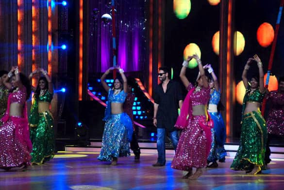 Shah Rukh Khan, Ajay Devgn, Tiger Shroff Ontvangen FDA-Publicaties voor Vimal Advertentie