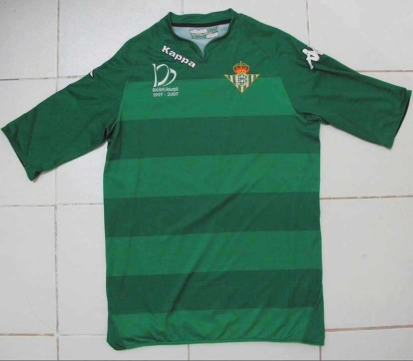 Foto de archivo: El Betis vence al Porto en Sevilla en un partido marcado por decisiones del VAR