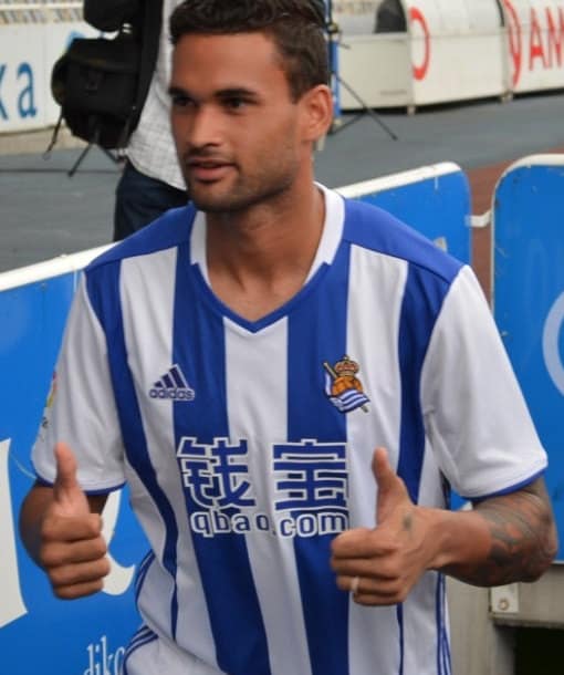 Foto de archivo: El Betis vence al Porto en Sevilla en un partido marcado por decisiones del VAR