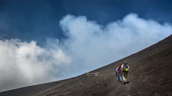 Erupción del Etna: aeropuerto de Catania permanece cerrado