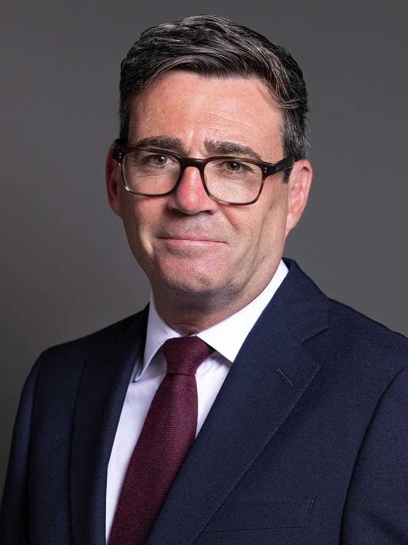 Il Premier britannico Burnham annuncia riforme e una possibile vicinanza all'UE