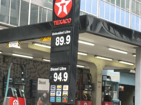 Governo reduz preço do gasóleo em 32,63 Rs, mas aumenta preço da gasolina em 2,97 Rs