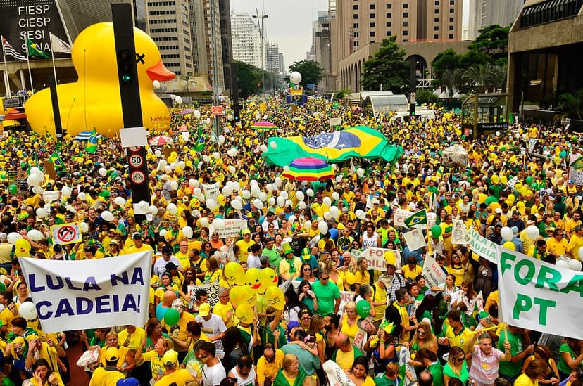 Photo d'archive: Flávio Bolsonaro organise un rassemblement sur l’Avenida Paulista avec des critiques à l'égard de Lula et Moraes