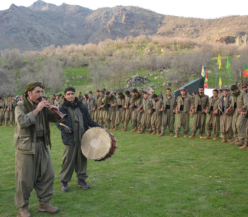 Il parlamento turco approva una legge sulla reintegrazione dei combattenti del PKK