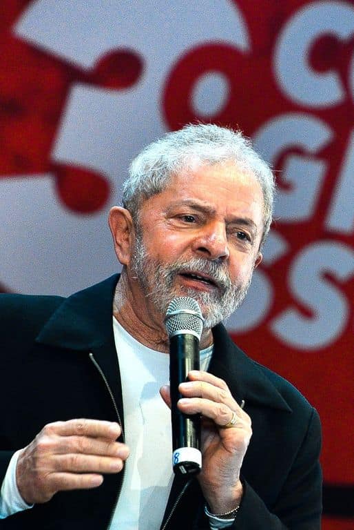 Archivbild: Lula und Bolsonaro in einem angespannten Wahl-Debatt vor der Stichwahl