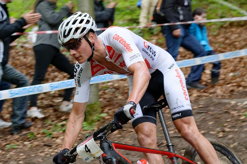 Mathieu van der Poel finaliza décimo en su regreso al mountainbike en Les Gets