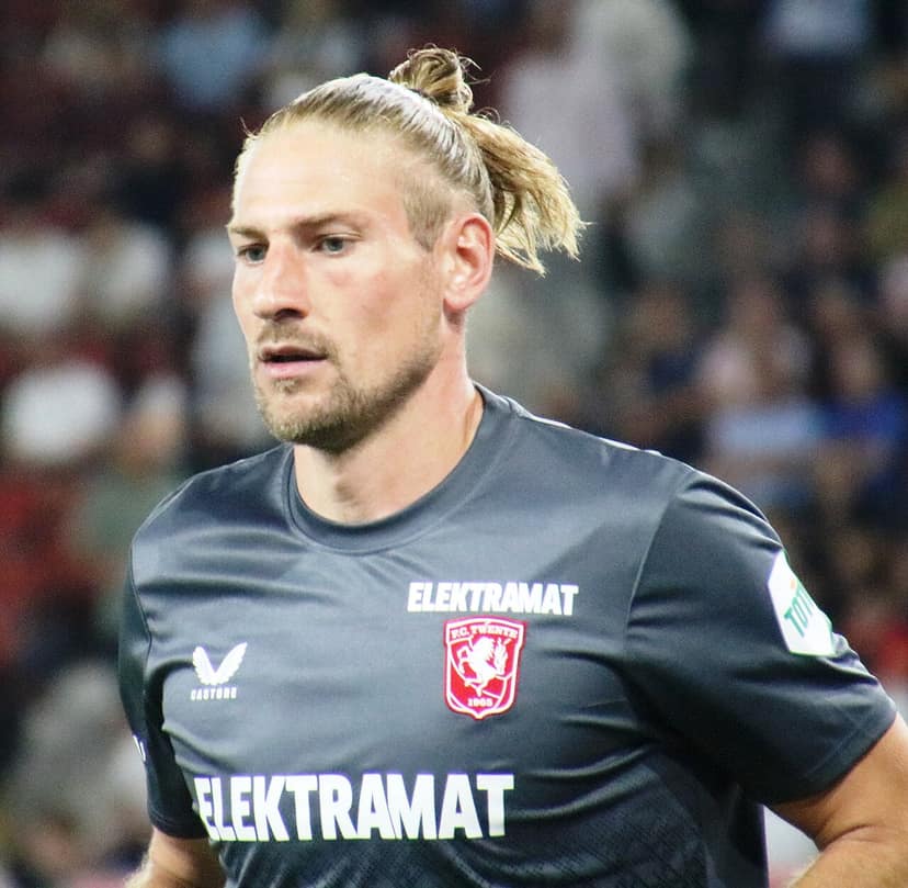 FC Twente must overcome deficit against Qarabag in Conference League