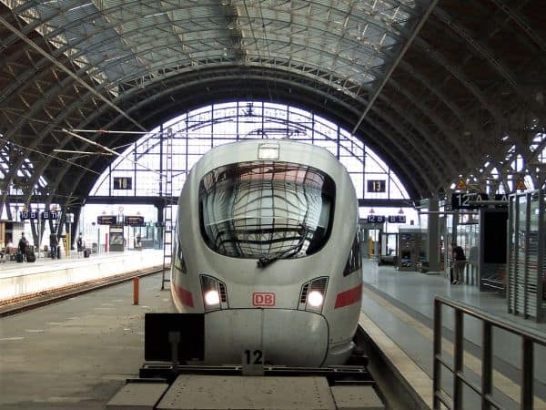 Transport Minister Bilger links railway managers' bonuses to punctuality