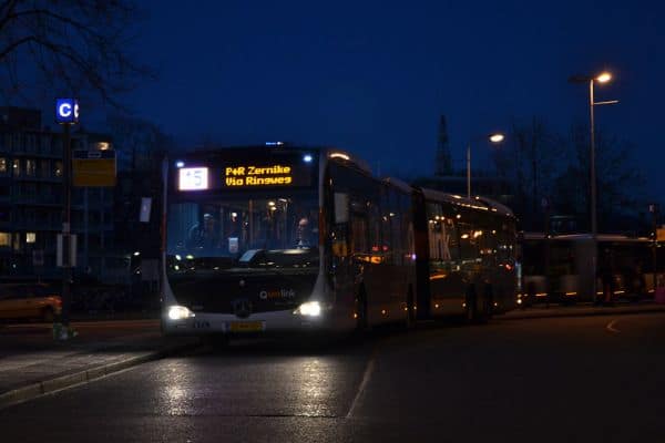 Photo d'archive: Un motard décédé après une collision avec un bus dans le Friesland