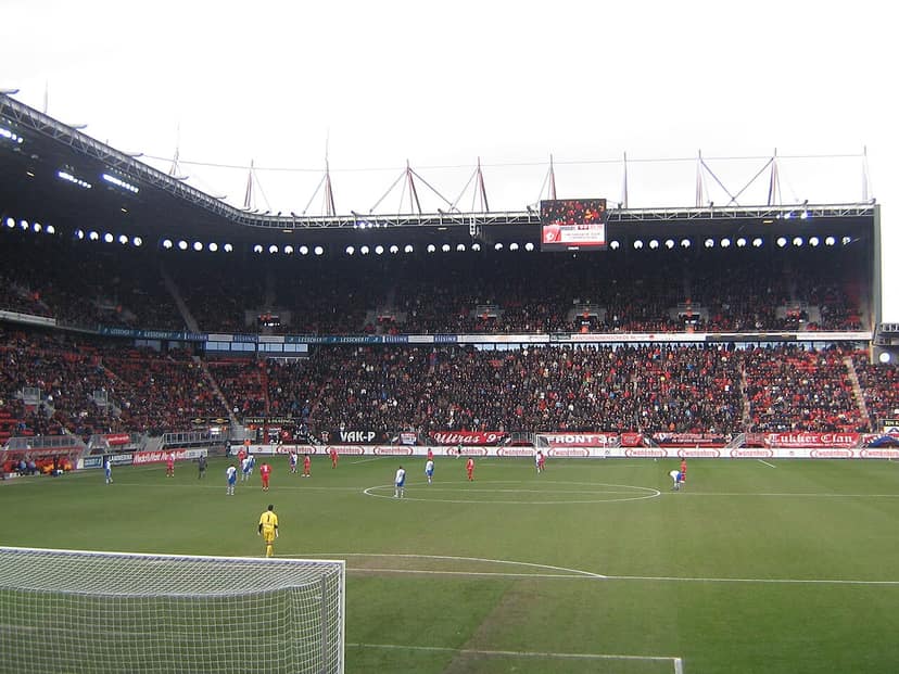 FC Twente wint overtuigend van DAC 1904 in Conference League