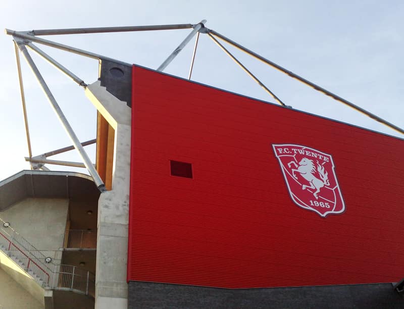 FC Twente wint overtuigend van DAC 1904 in Conference League
