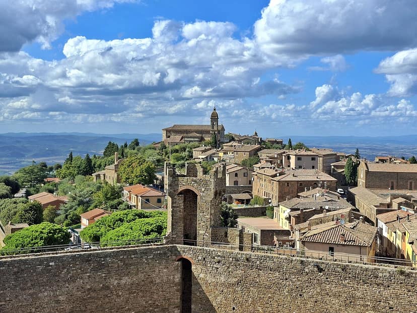 Le nozze di Damiano David e Dove Cameron a Montalcino
