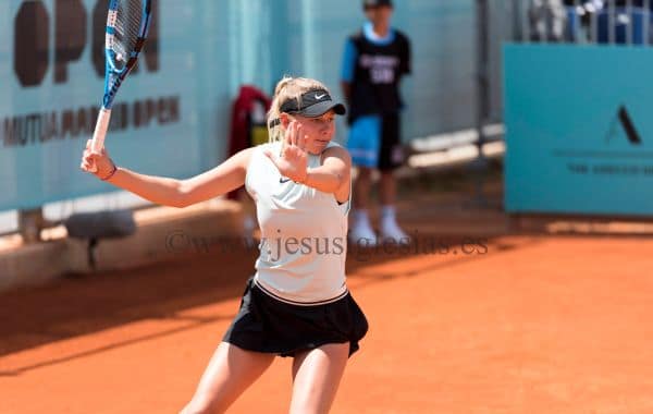 Amanda Anisimova genera confusión con bebida durante torneo en Cincinnati