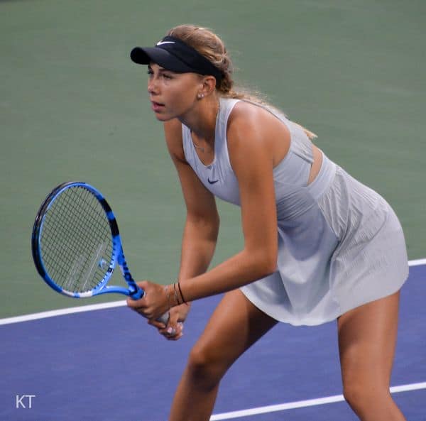 Amanda Anisimova genera confusión con bebida durante torneo en Cincinnati
