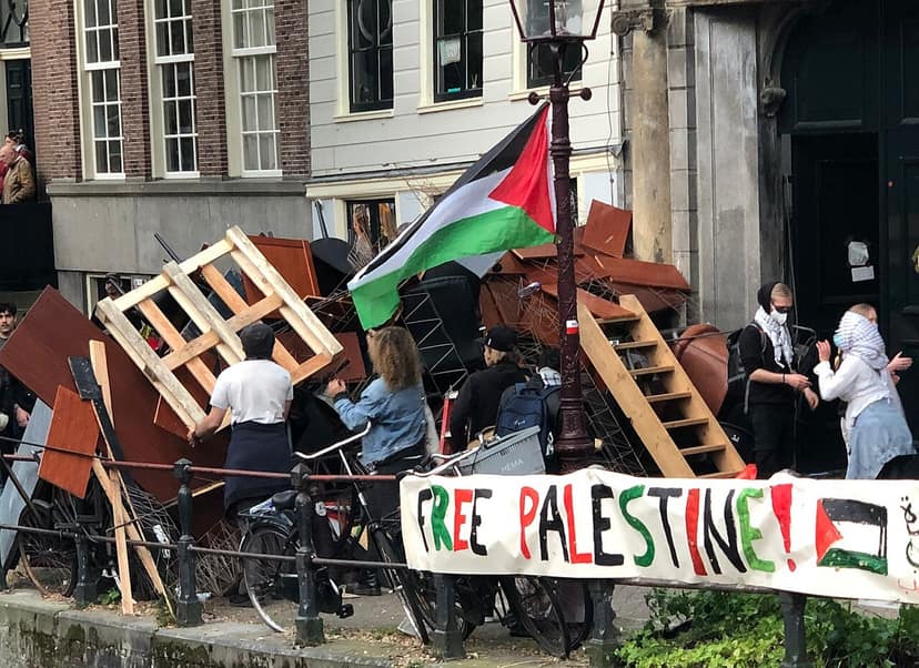 Schüler blockieren zwei Schulen in Lissabon im Protest