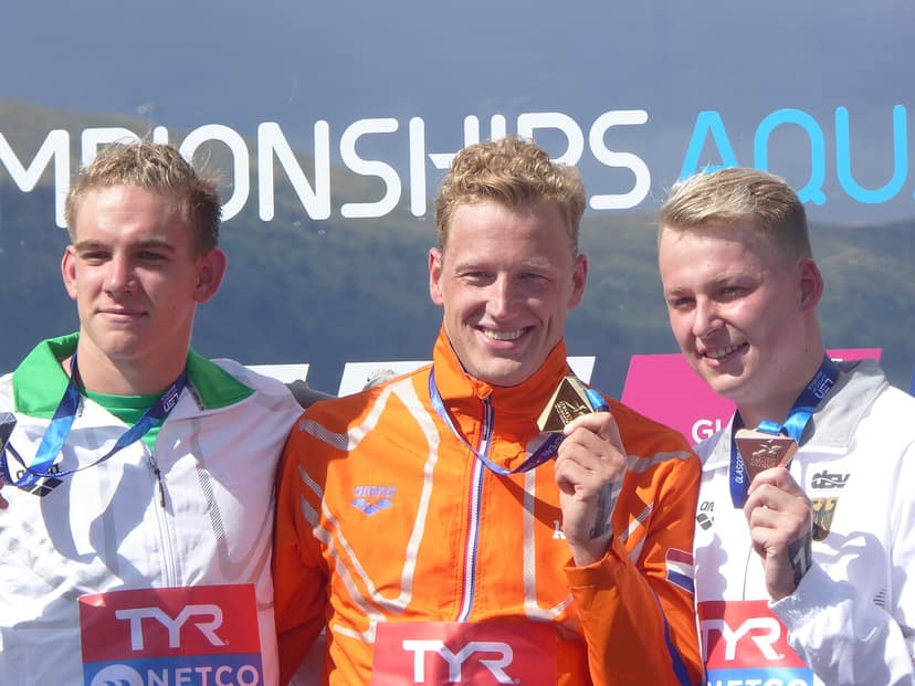 Photo d'archive: Luka Mladenovic remporte le bronze aux Championnats d'Europe de natation à Paris