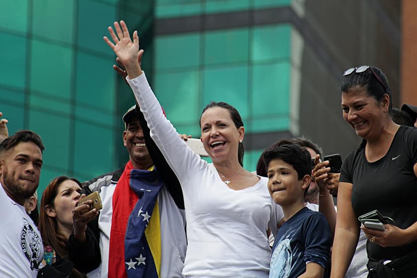 María Corina Machado besucht La Guaira, die von Erdbeben betroffen ist