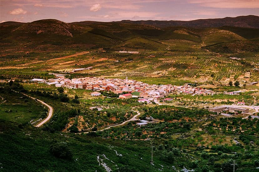 Fires in Tírig and Niebla: Progress in Extinction Efforts