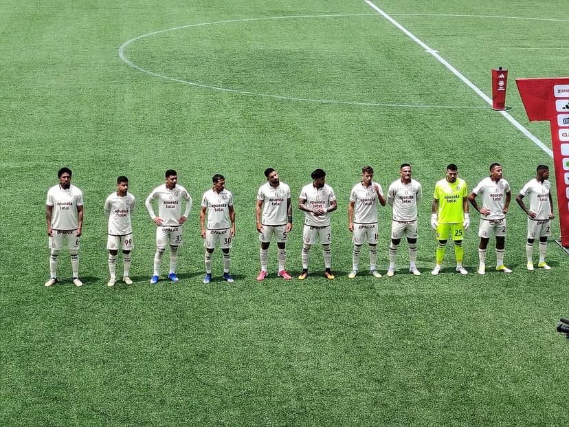 Universitario besiegt FC Cajamarca dank starker Leistung von Lapadula