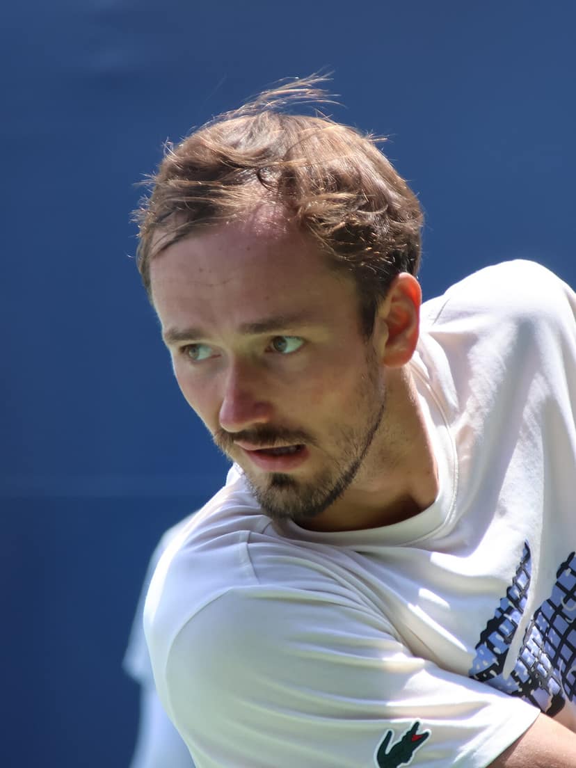Foto de archivo: Daniil Medvedev descalificado de las semifinales del China Open contra Novak Djokovic
