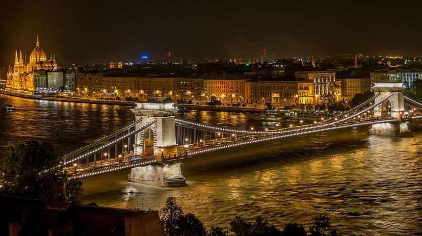 Budapeste apaga as luzes: Baixas águas do Danúbio levam a medidas de poupança de energia