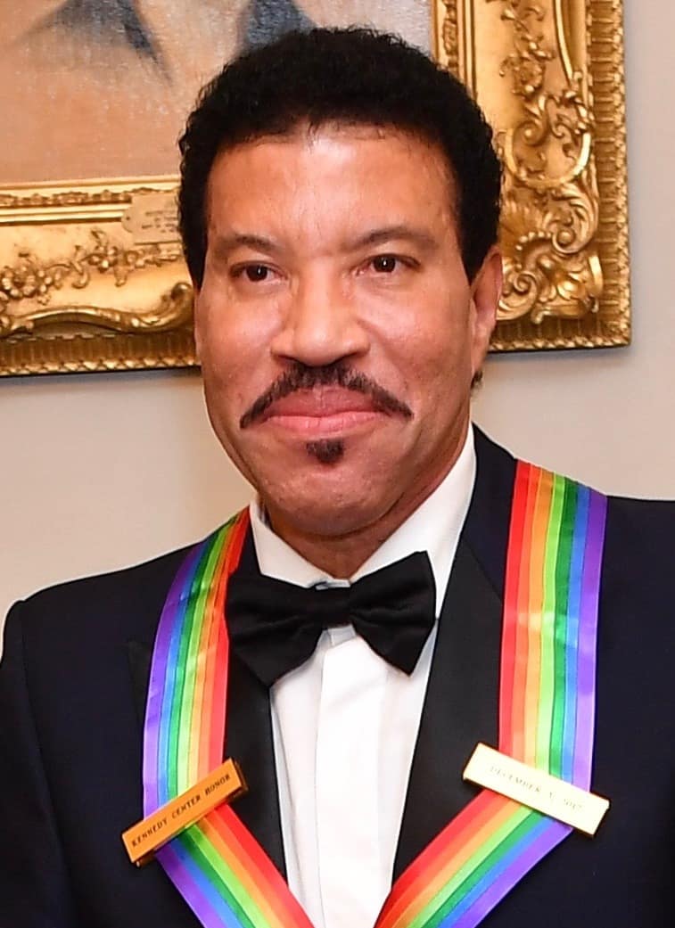 Lionel Richie in Intensivstation nach Konzert in St. Louis hospitalisiert