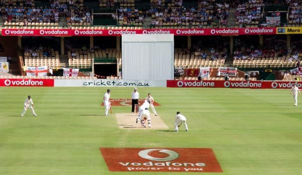 Foto d'archivio: L'Australia fatica contro il Bangladesh nel primo Test