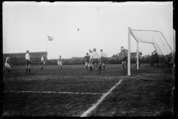 Foto d'archivio: Alberta Schilde fa ritorno contro Sint Jozef e vince 3-2