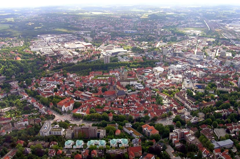 Foto d'archivio: Il Bayern Monaco sconfigge l'Osnabrück in Coppa di Germania con una rimonta