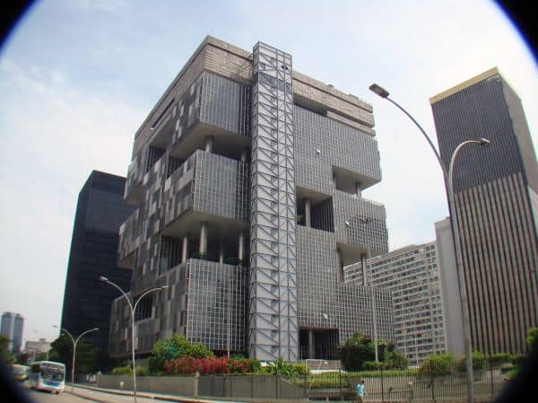 Transpetro publica edital para concurso com 4.171 vagas e salários até R$ 15 mil