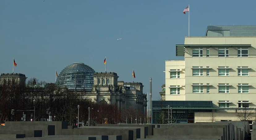L'ambasciata statunitense a Londra offre 500.000 dollari per programmi educativi