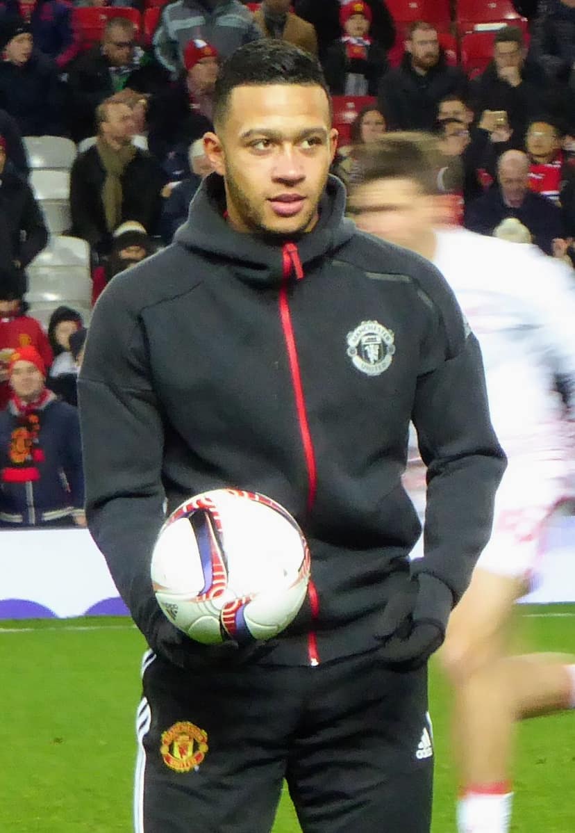 Memphis Depay aceita redução salarial para continuar no Corinthians