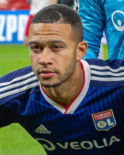 Memphis Depay aceita redução salarial para continuar no Corinthians