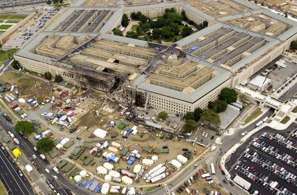 Foto d'archivio: Il direttore di Stars and Stripes annuncia il pensionamento in mezzo a discussioni con il Pentagono
